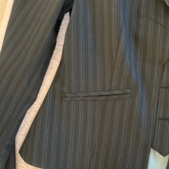 Periphery style Blazer with fake matching vest for dressy look. - Picture 5 of 14